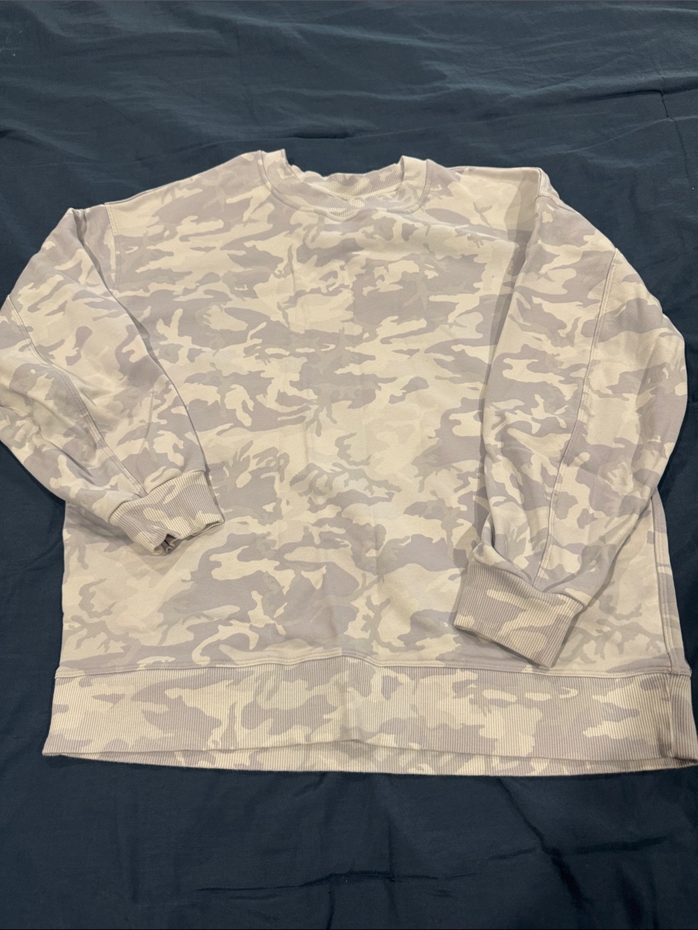 lululemon athletica Men's Light Gray Camouflage Crewneck